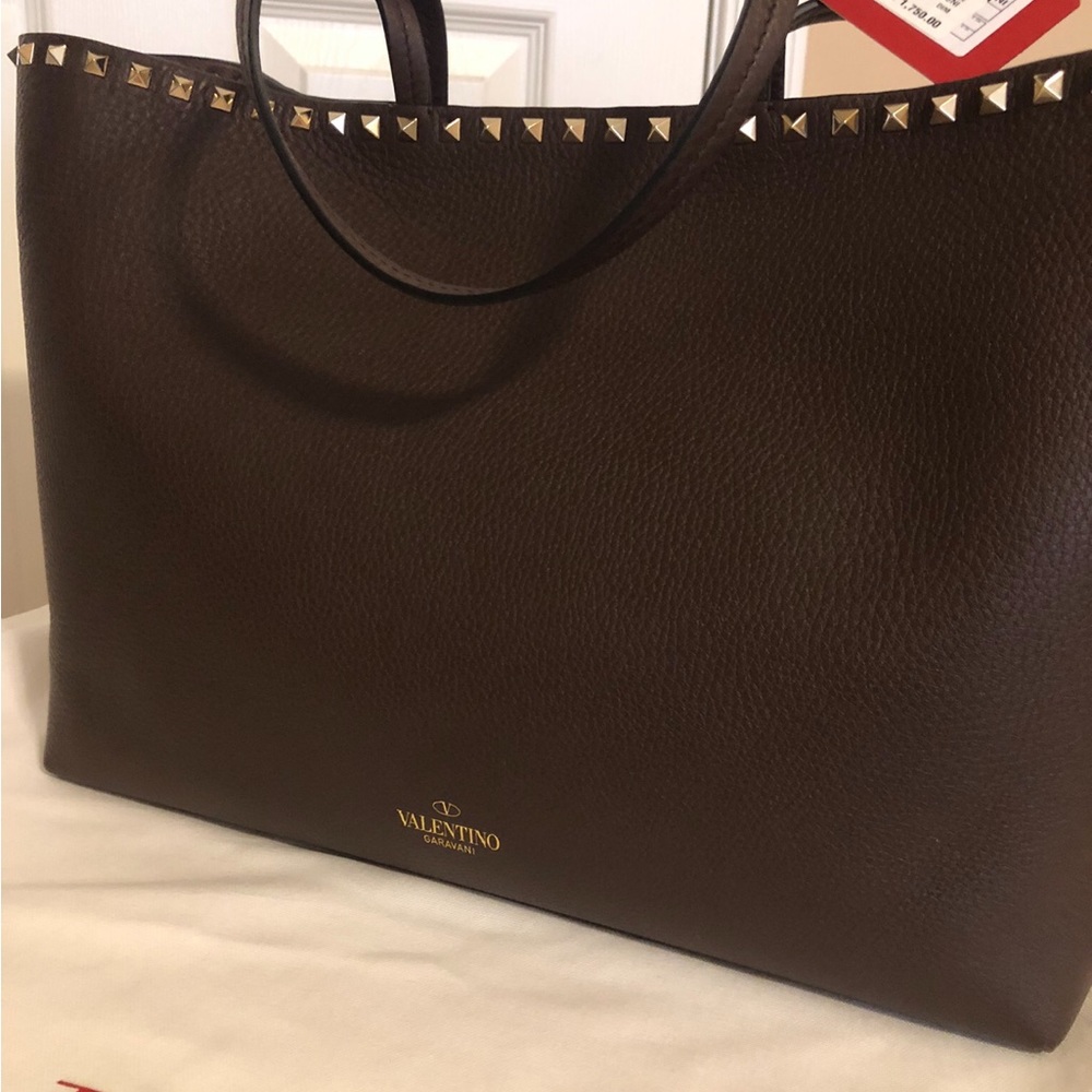 *NO LONGER FOR SALE* NEW VALENTINO Rock-stud tote bag chocolate brown. - Picture 4 of 8